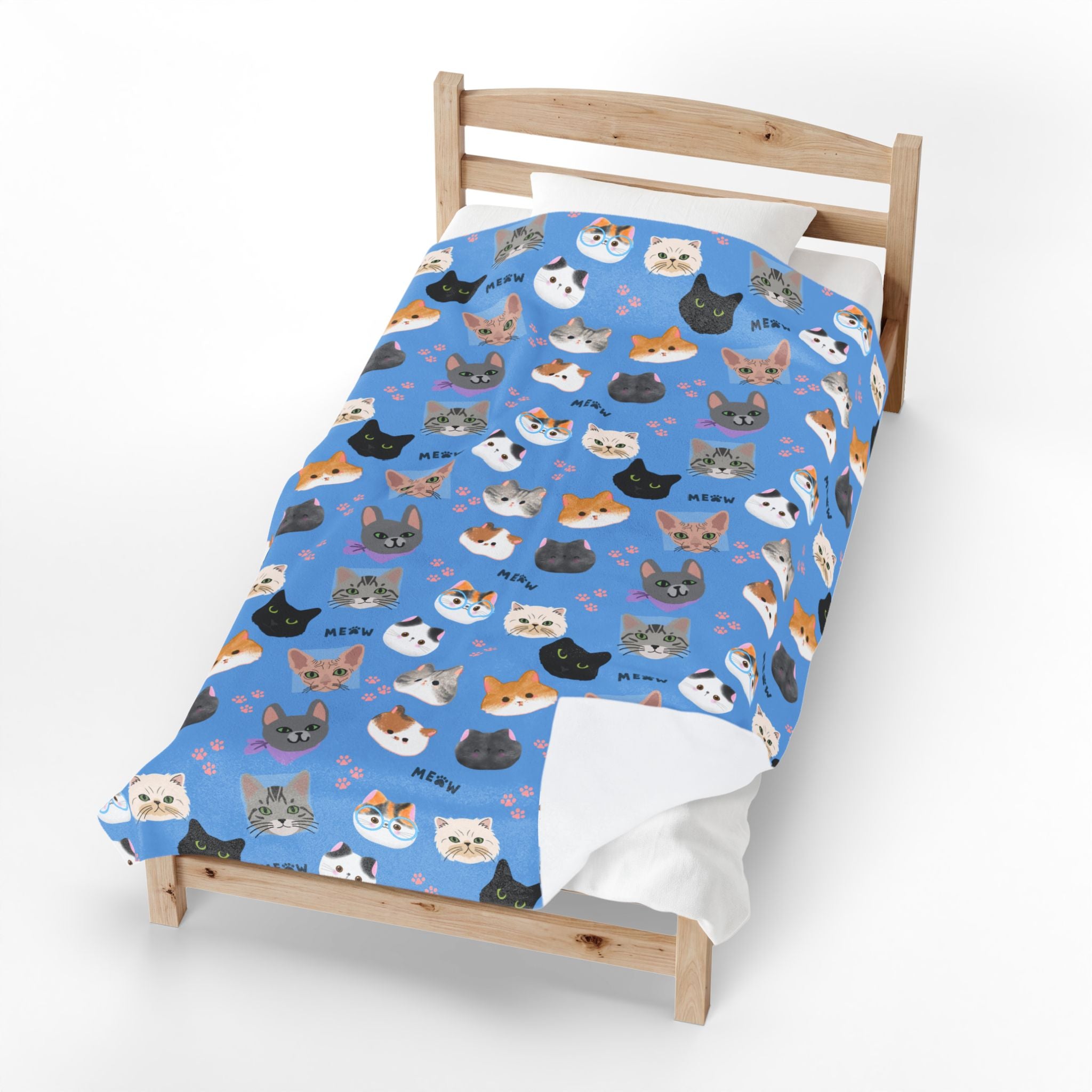 Cat Faces Velveteen Plush Blanket — Cute Kitty Pattern Cozy Throw