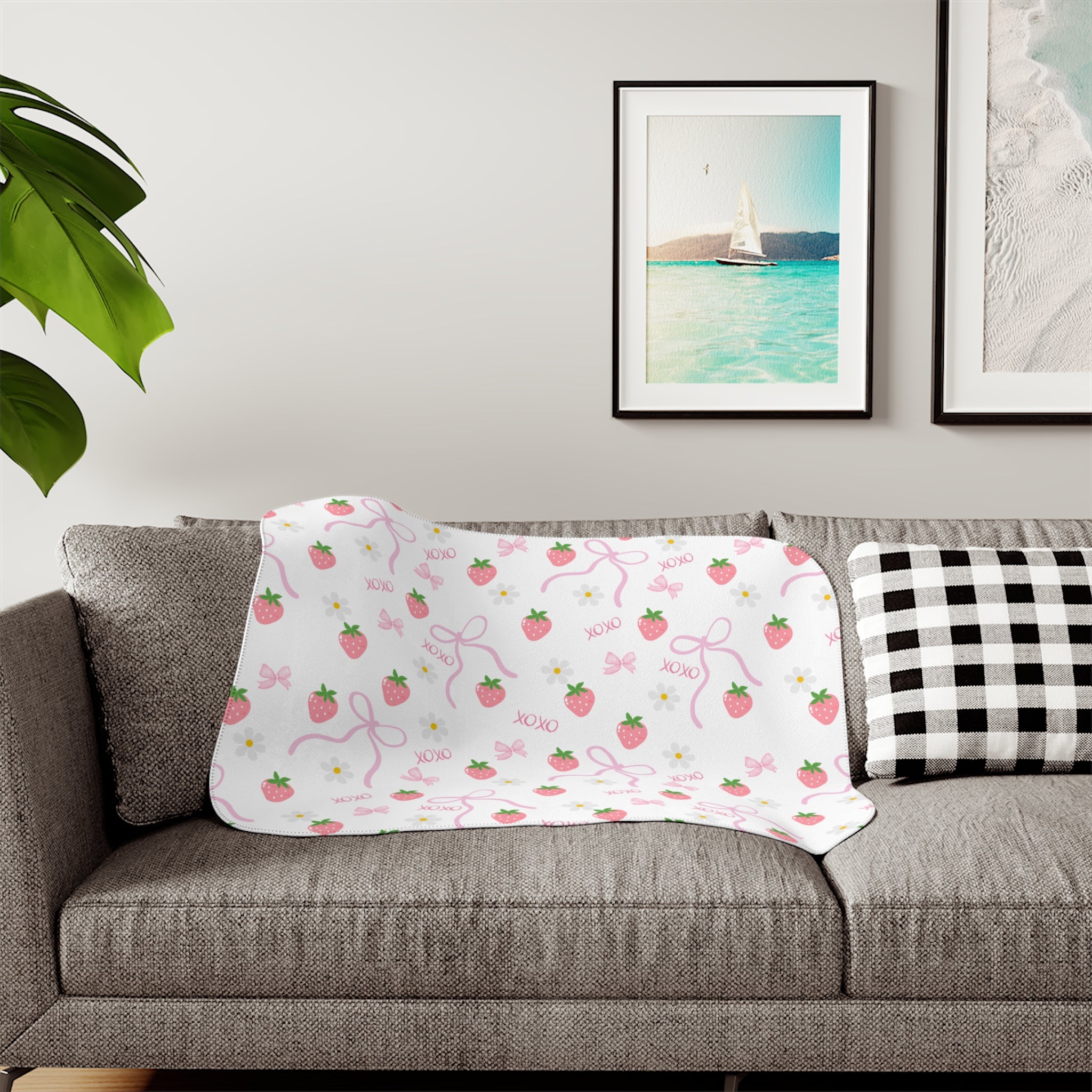Strawberry Pattern Sherpa Blanket — Cozy Pink Fruit Print Throw