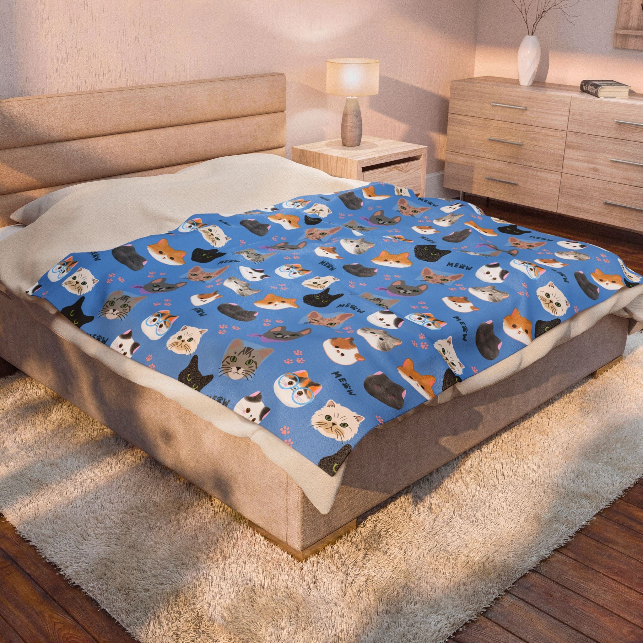 Cat Faces Velveteen Plush Blanket — Cute Kitty Pattern Cozy Throw