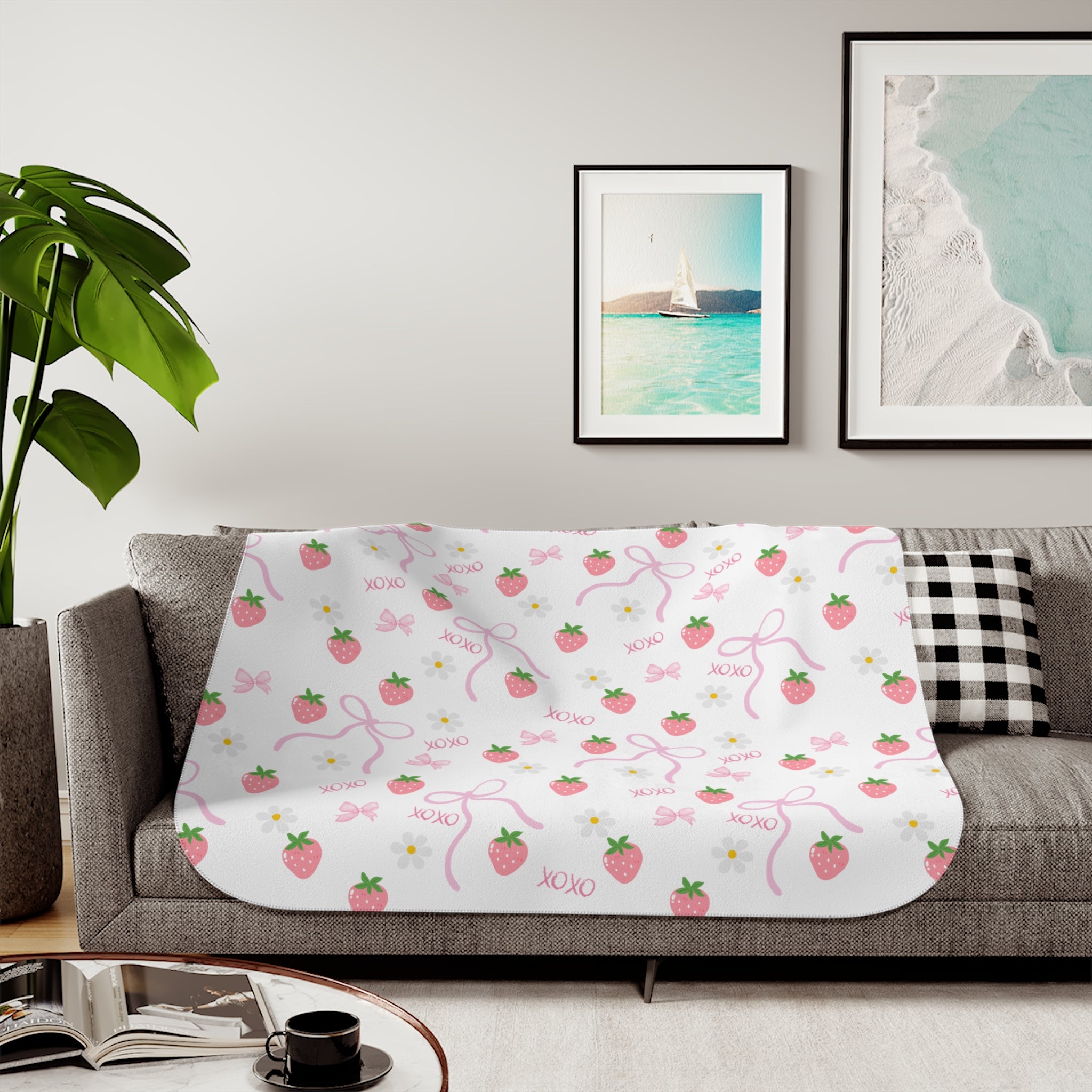 Strawberry Pattern Sherpa Blanket — Cozy Pink Fruit Print Throw