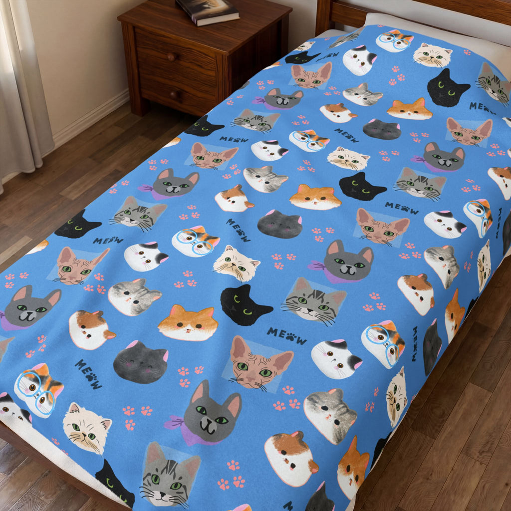 Cat Faces Velveteen Plush Blanket — Cute Kitty Pattern Cozy Throw
